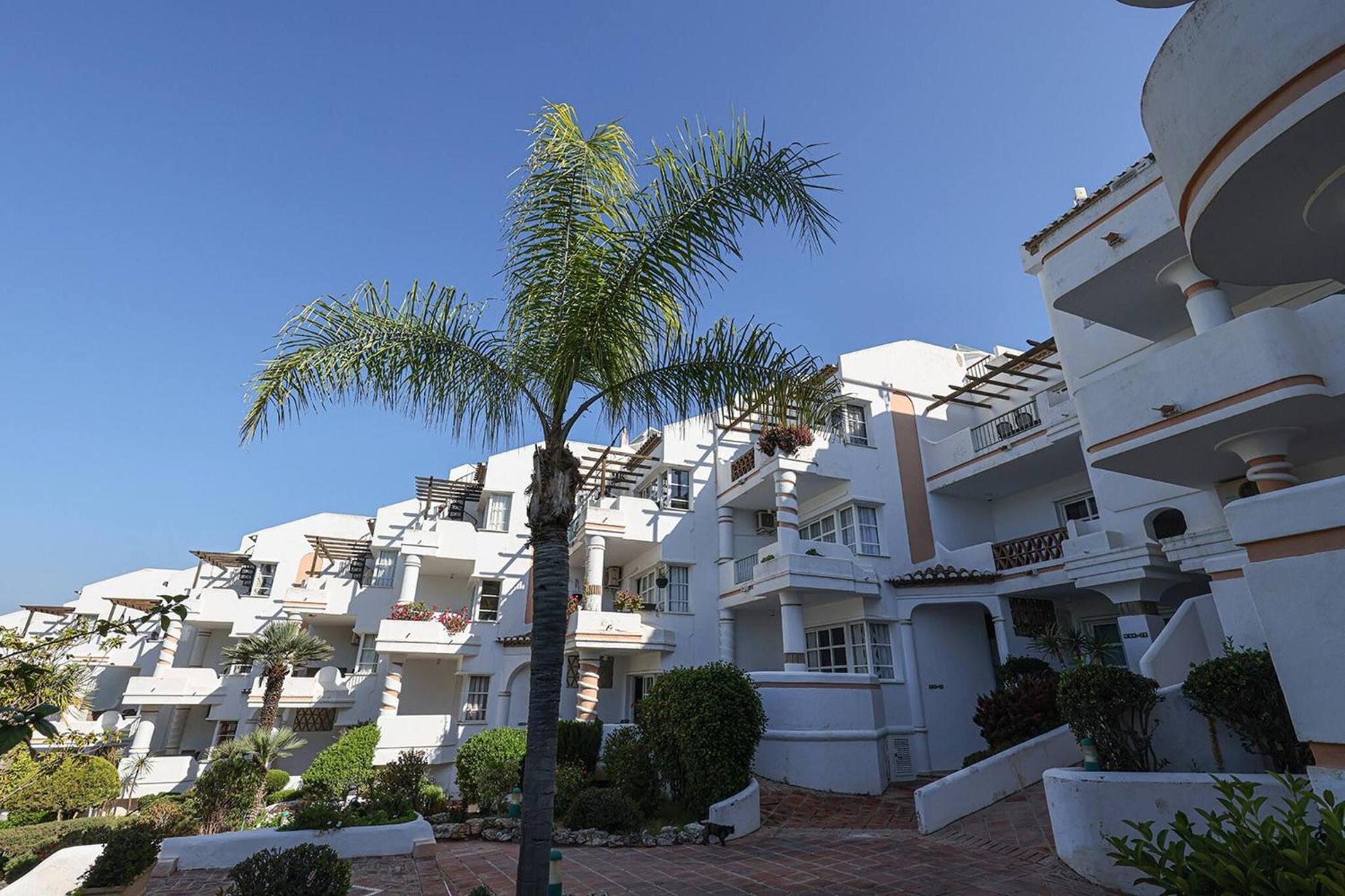 053 - Two Bed Mijas Golf Apartment In Popular Matchroom Golf Club Фуэнхирола Экстерьер фото